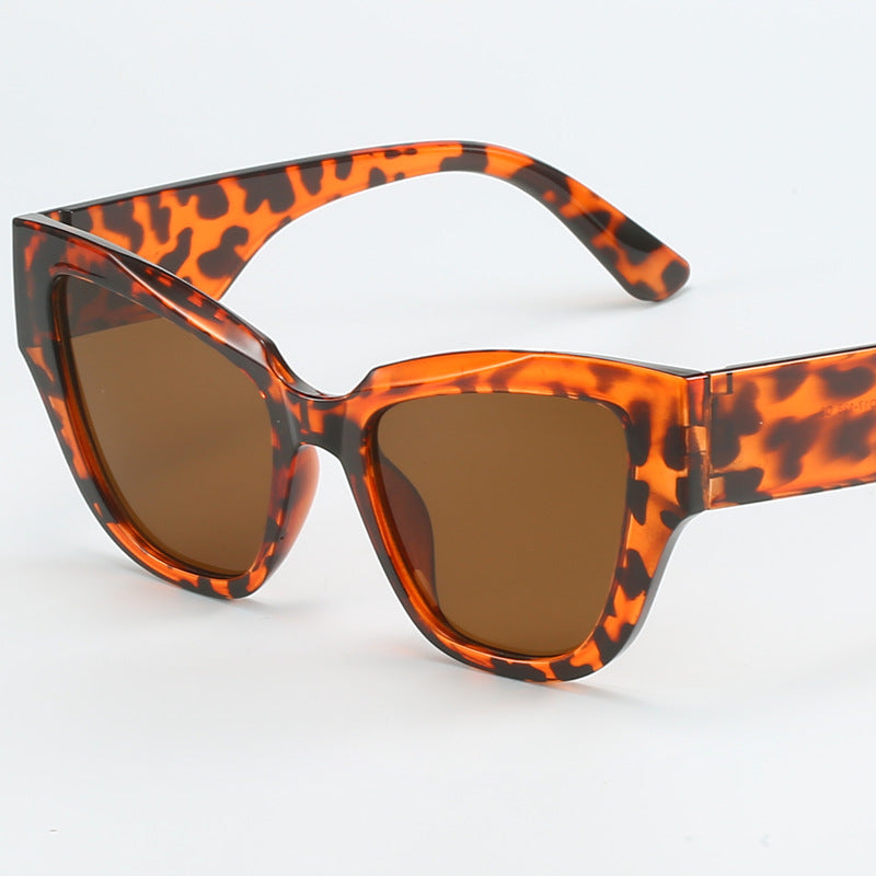 Women's Cat Eye Sunglasses with extravagant Leopard Print Bowlift
