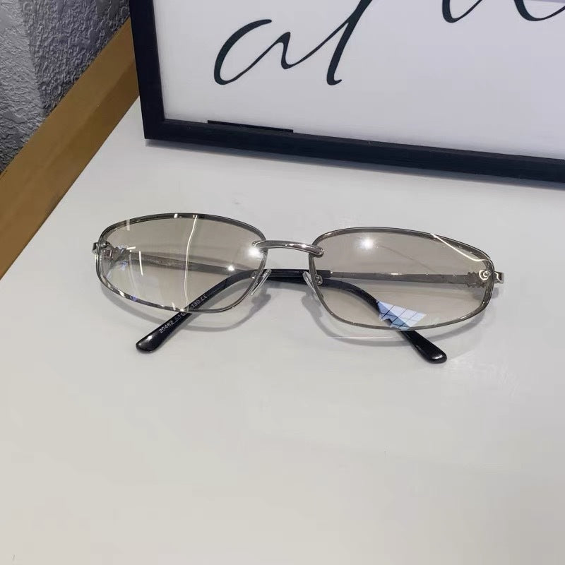 Fashionable Rectangular Sunglasses Bowlift