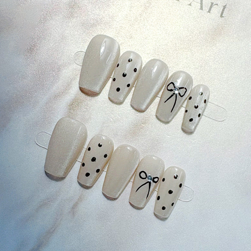 Stylish Press-On Nails Bowlift
