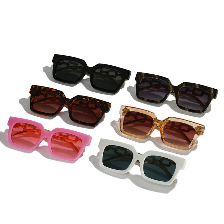 Women's fashionable sunglasses with unique chain element Bowlift