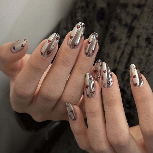 Nail art set with heart-shaped design Bowlift