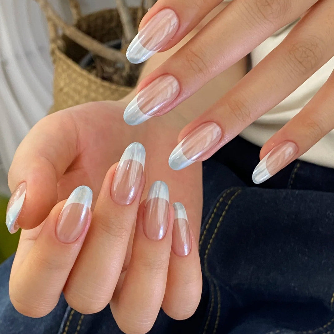 Acrylic Nails with Shimmering Effect Bowlift