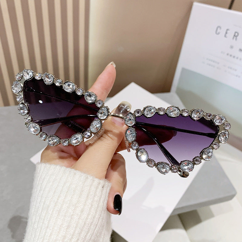 Ladies elegant Cat-Eye sunglasses with glamorous stone setting Bowlift