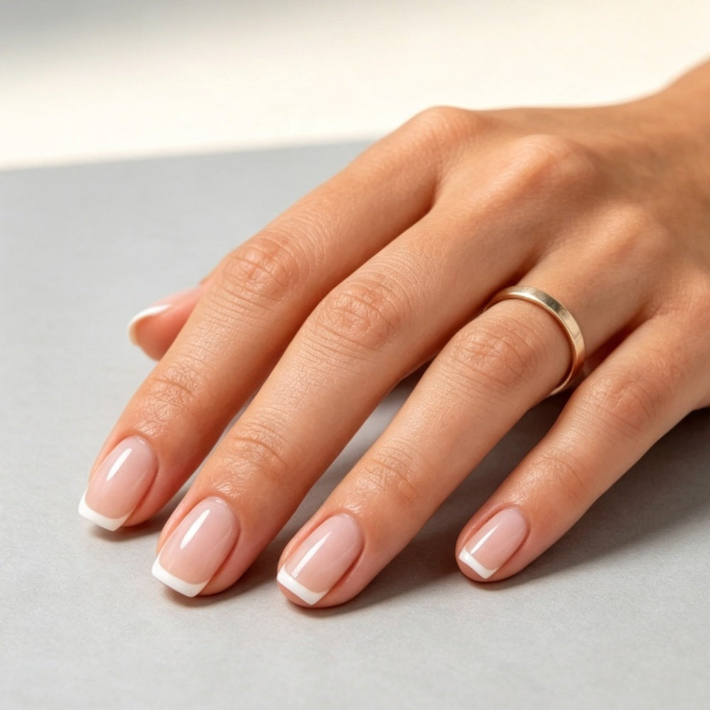 Artificial Nail Art with Elegant French Tip Bowlift
