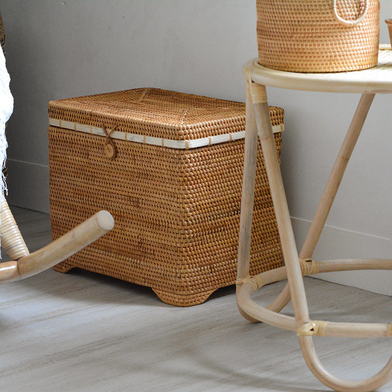 Ladies stylish storage box made of woven natural material Bowlift