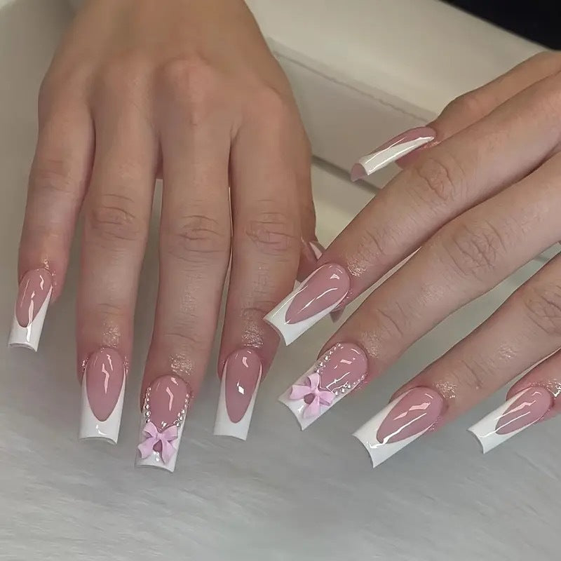 Artificial nails with butterfly accents Bowlift
