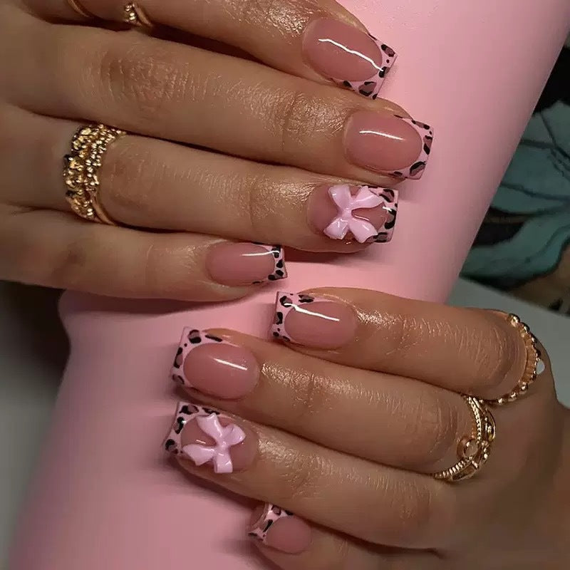 Artificial nail set with elegant leopard design and cute bows Bowlift