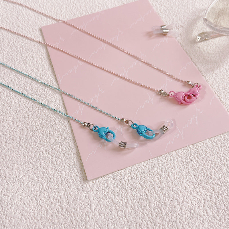 Filigree glasses holder chain with heart pendant Bowlift