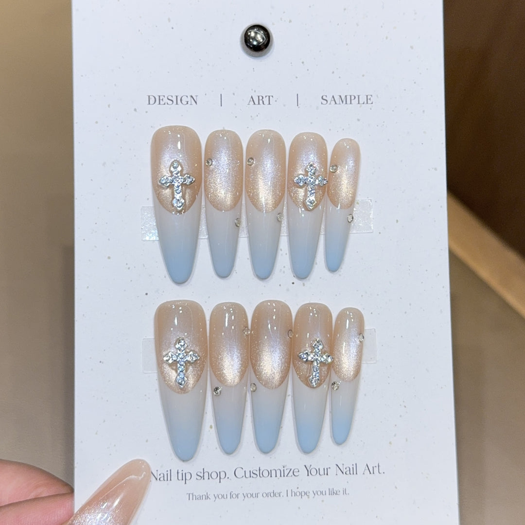 Artificial nails with luxurious sparkling rhinestone details Bowlift