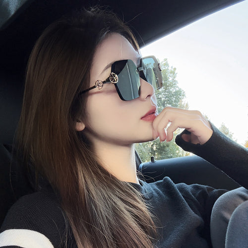 Women's Fashion Sunglasses with Luxurious Embellishments Bowlift
