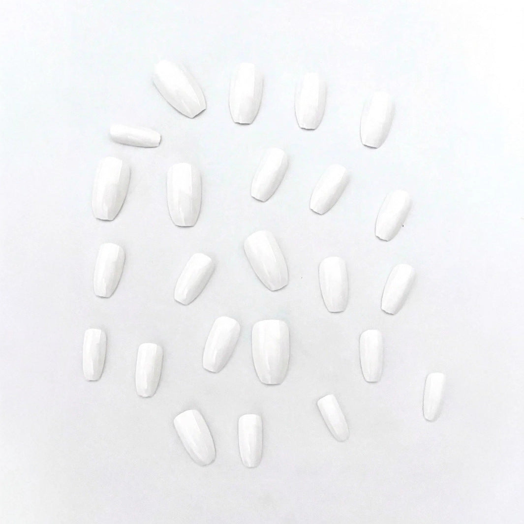 Artificial nails with elegant high-gloss finish Bowlift