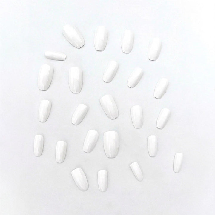 Artificial nails with elegant high-gloss finish Bowlift