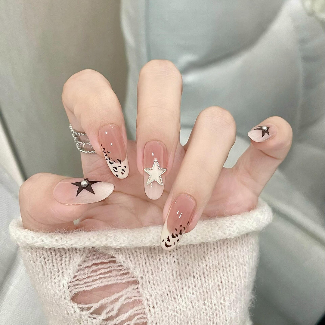 Artificial Nail Design with Festive Star Motif Bowlift