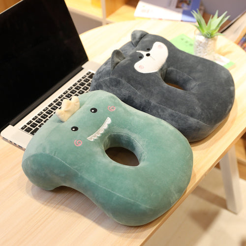 Plush neck support pillow in carrot shape Bowlift