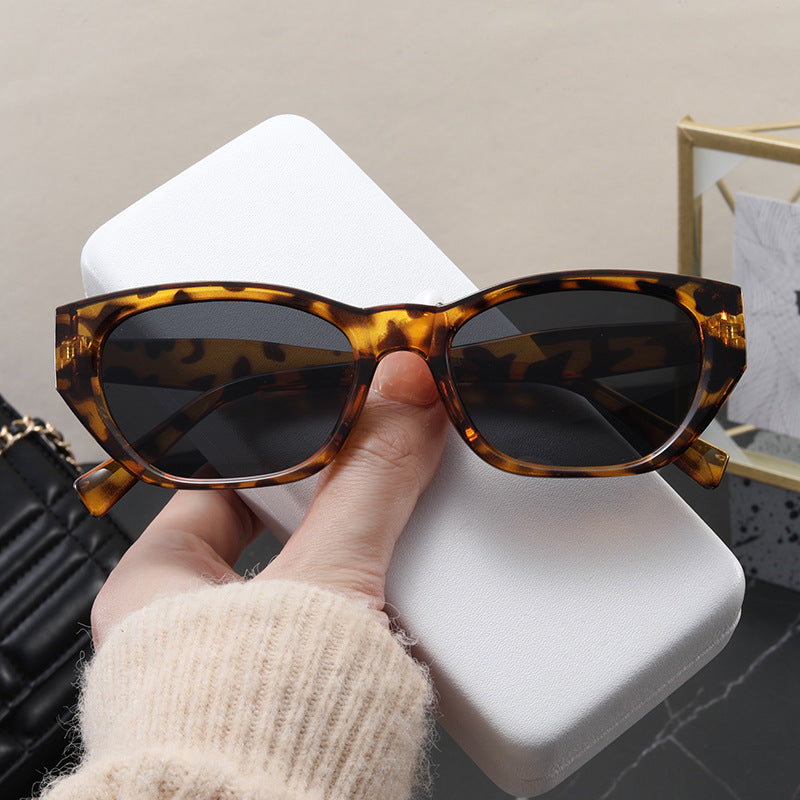 Ladies Cat-Eye Sunglasses with Stylish Frame and UV Protection Bowlift