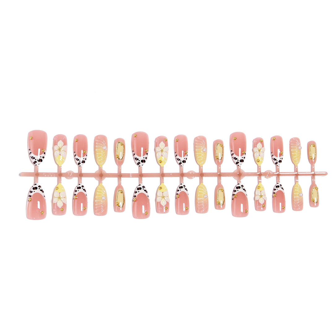 Artificial nails with floral patterns and golden accents Bowlift