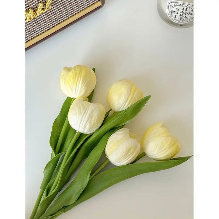 Decorative Realistic Tulip Bouquet