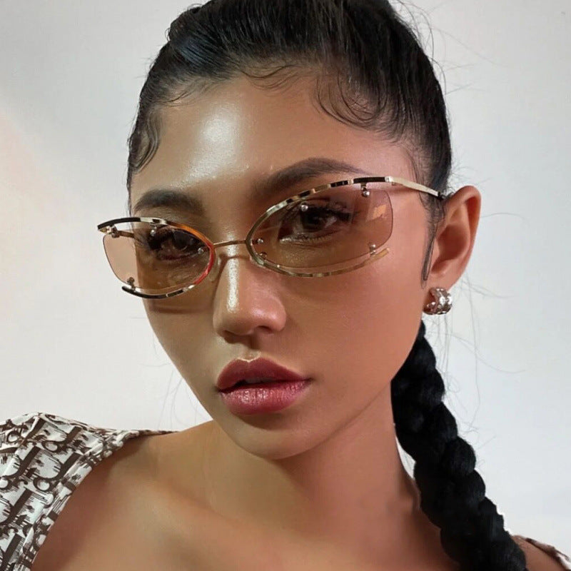 Women's fashionable sunglasses with elegant frame structure and trendy lenses Bowlift