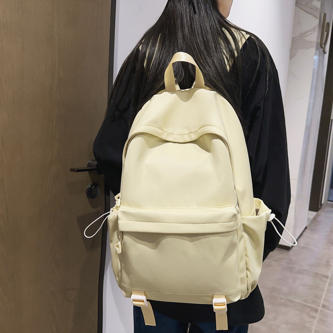 Backpack with Practical Accessory Compartments Bowlift