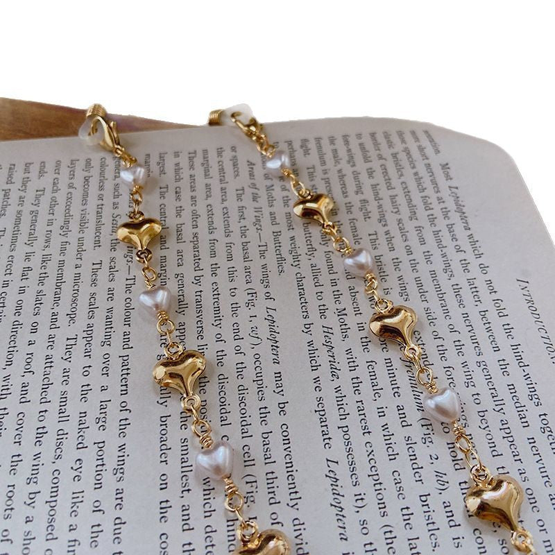 Fashionable necklace with pearls and golden accents Bowlift