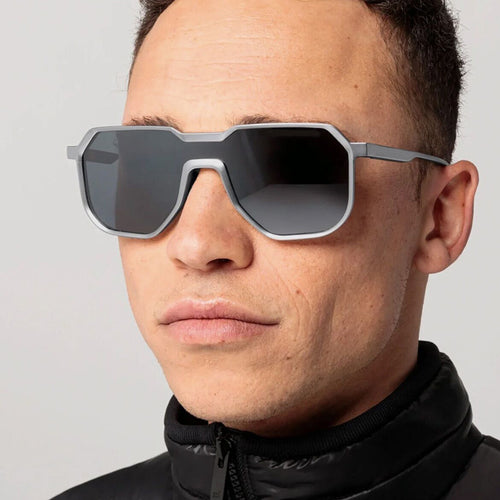 Ladies extravagant geometric sunglasses with protective UV filter Bowlift