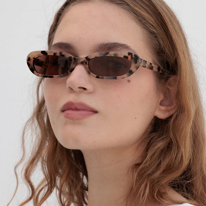 Women's trendy cat-eye sunglasses with transparent plastic frame and UV protection Bowlift