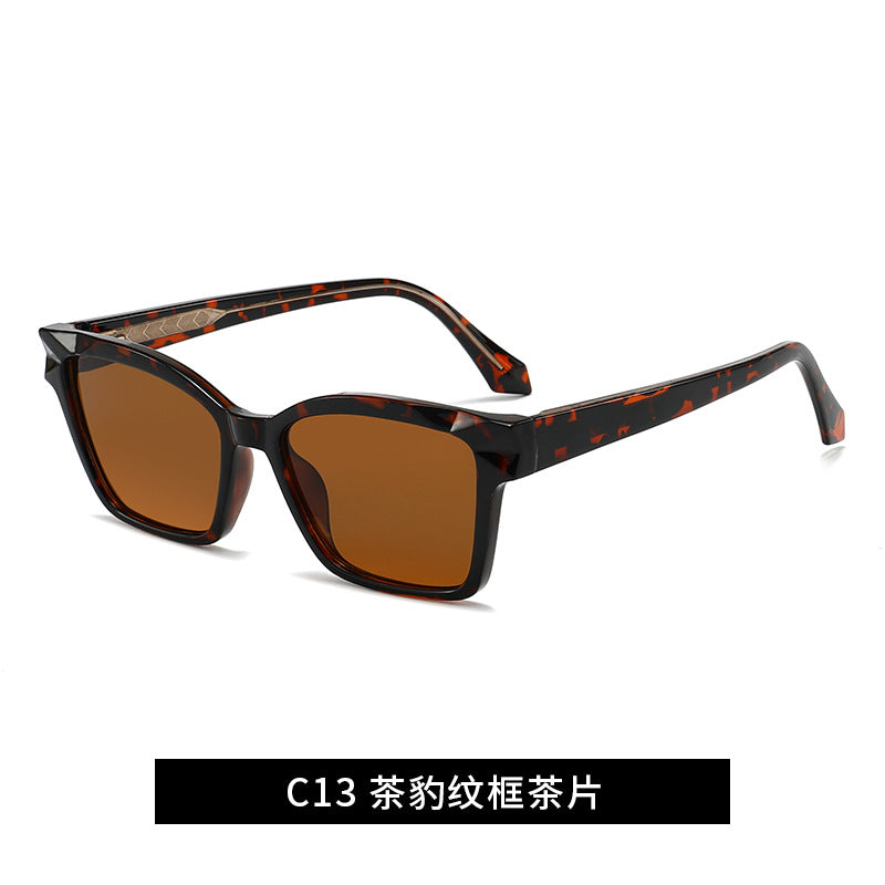 Ladies sunglasses in trendy, geometric design Bowlift