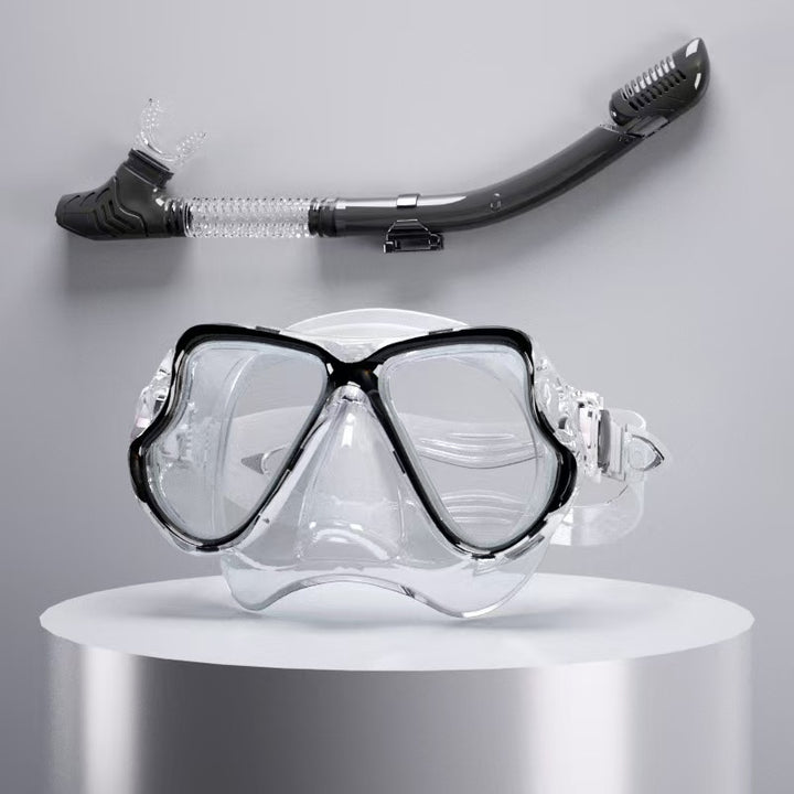 Diving mask with ergonomic design and a flexible snorkel Bowlift