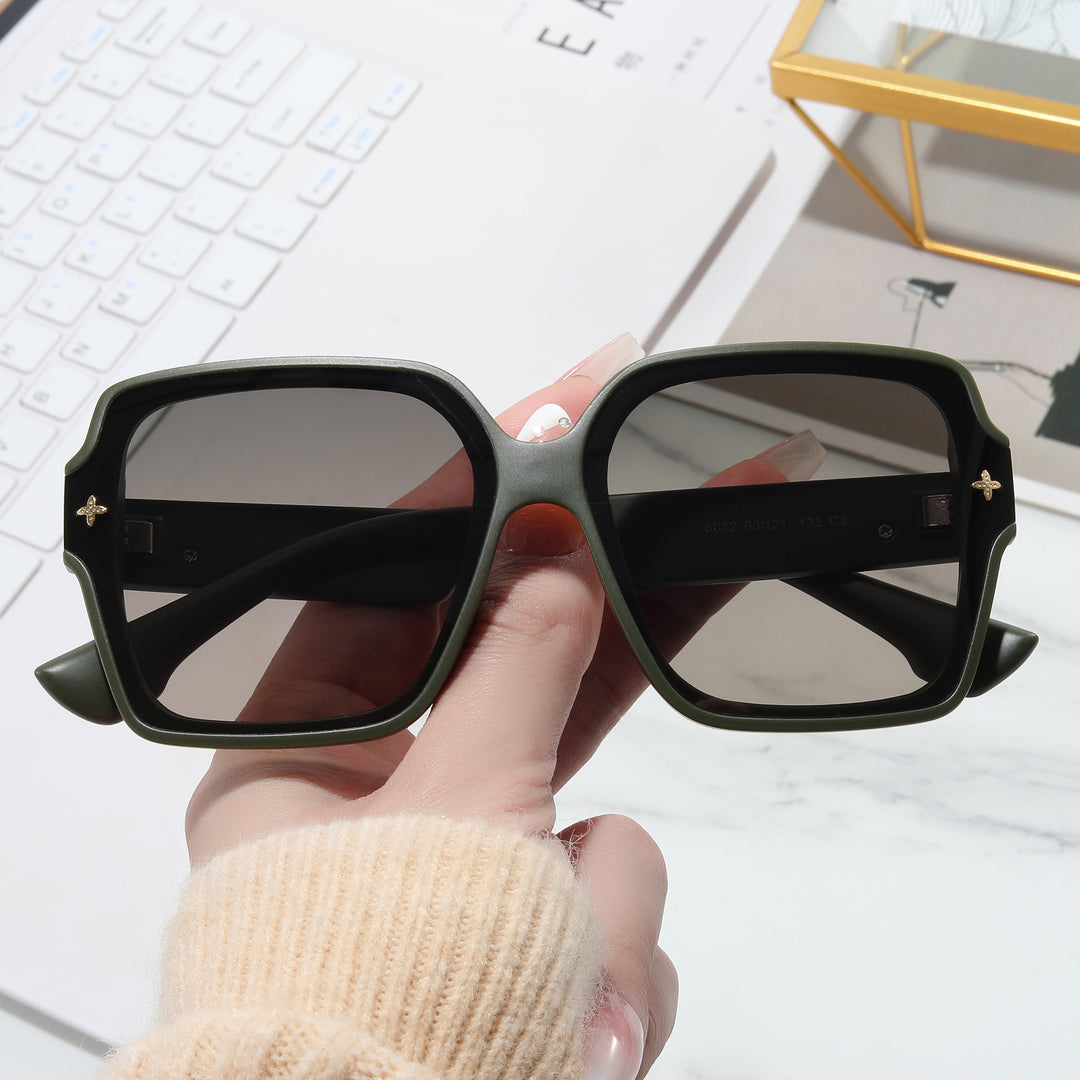 Ladies square oversized sunglasses with modern design Bowlift