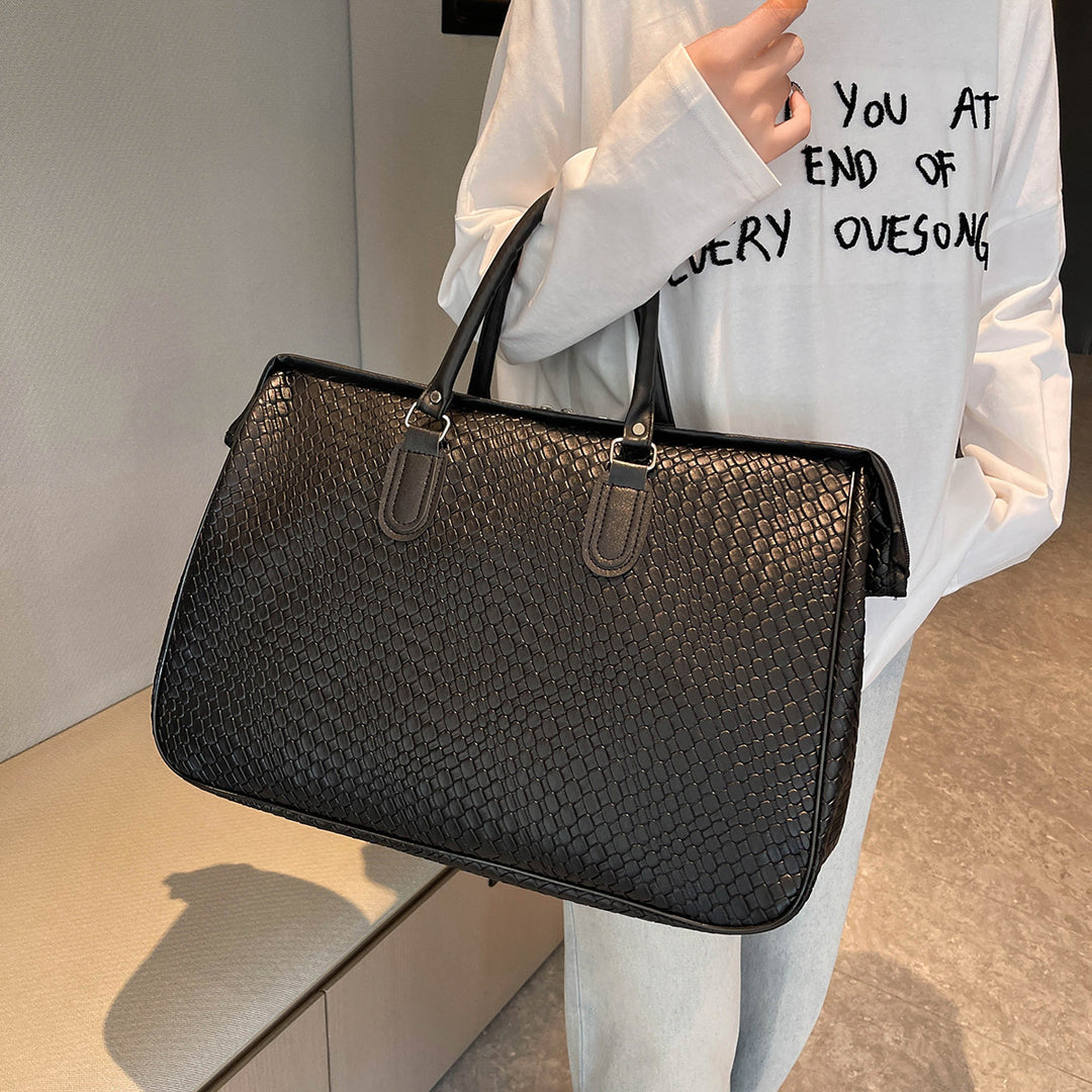 Elegant Handbag with Structured Design Bowlift
