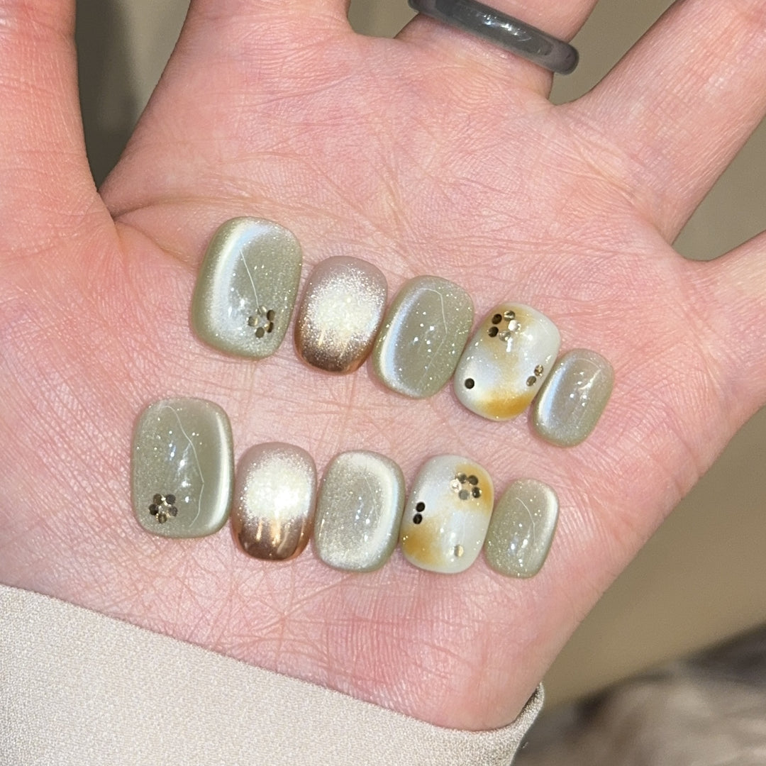Artificial nails with modern accents Bowlift