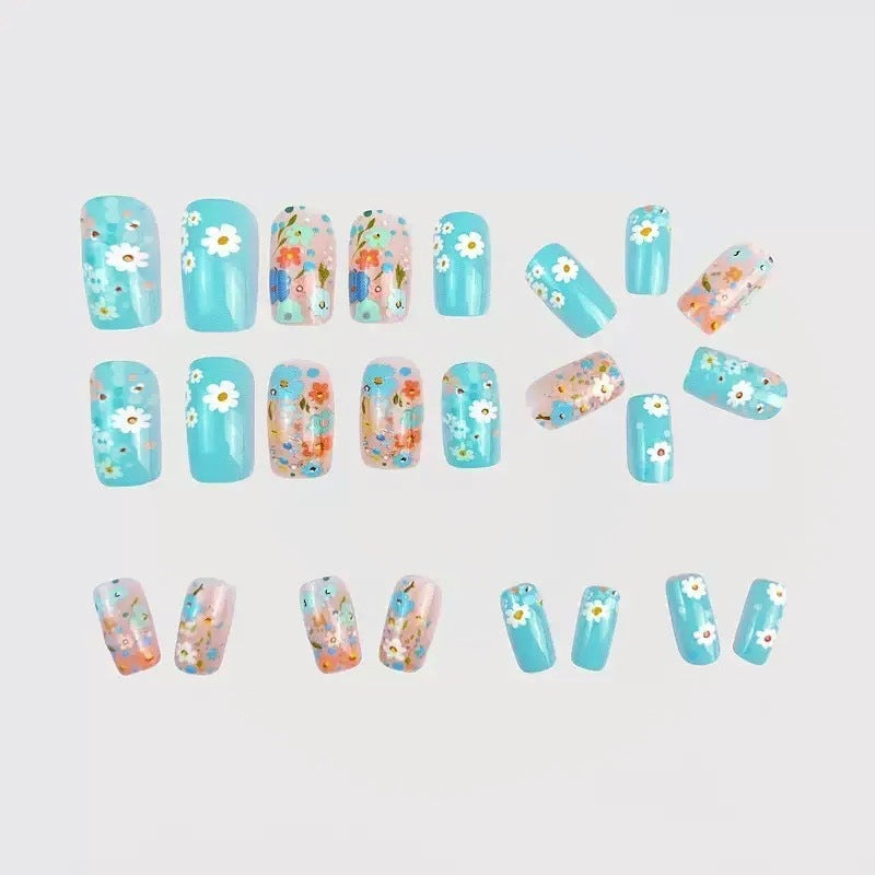 Nail set with floral 3D accents Bowlift