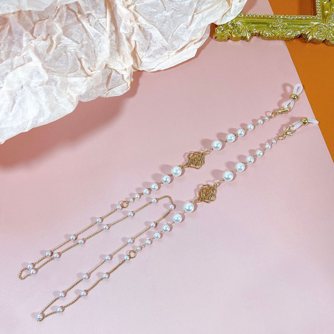 Sparkling glasses holder chain with pearls and floral pendants Bowlift