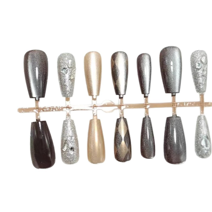 Glamorous Art Nails in Elegant Metallic Look Bowlift