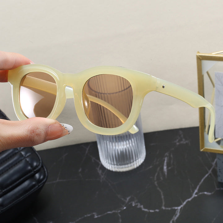 Women's sunglasses in modern, square design Bowlift