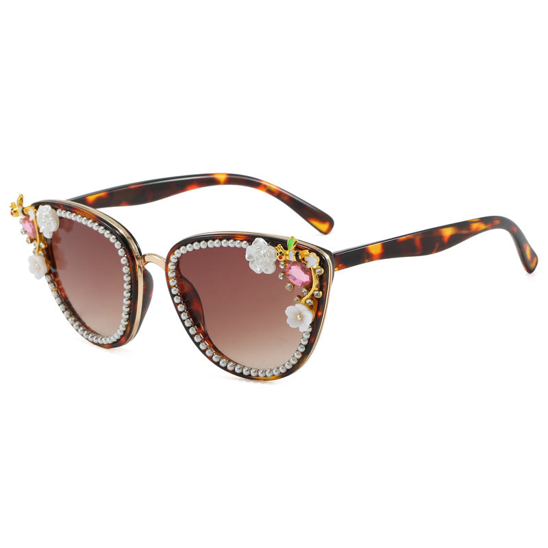 Ladies Glamorous Cat-Eye Sunglasses with Floral Decorations Bowlift