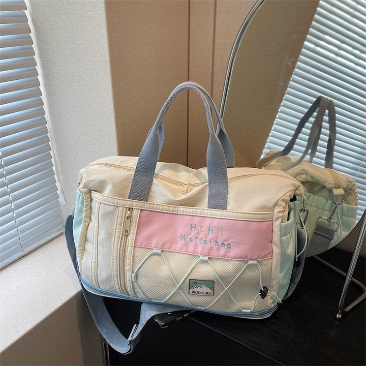 Sport and leisure duffle bag with innovative carrying system Bowlift
