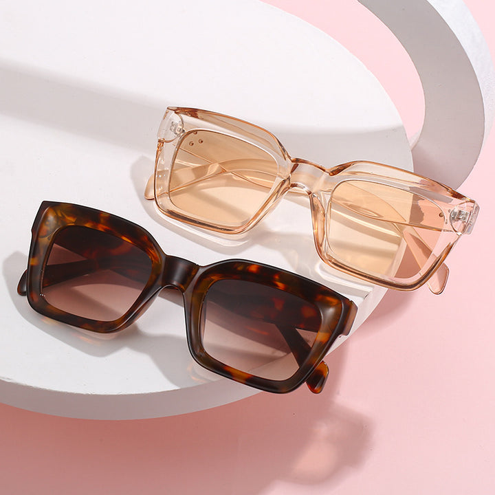 Ladies fashionable square sunglasses with elegant, wide frame Bowlift