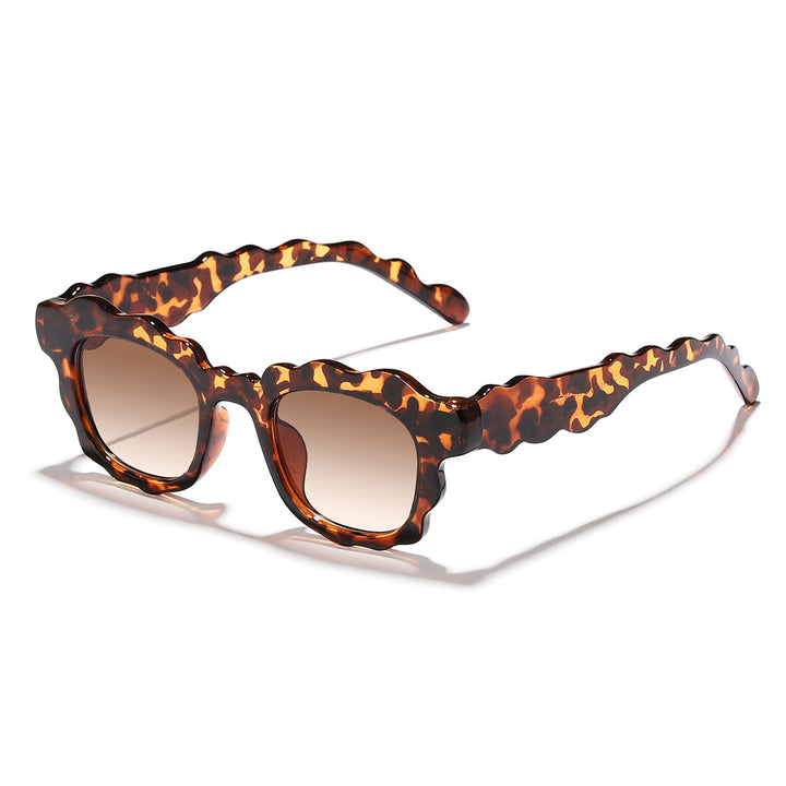 Women's eye-catching sunglasses in creatively designed cloud frame Bowlift