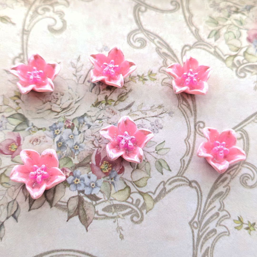 Decorative flower appliqués Bowlift
