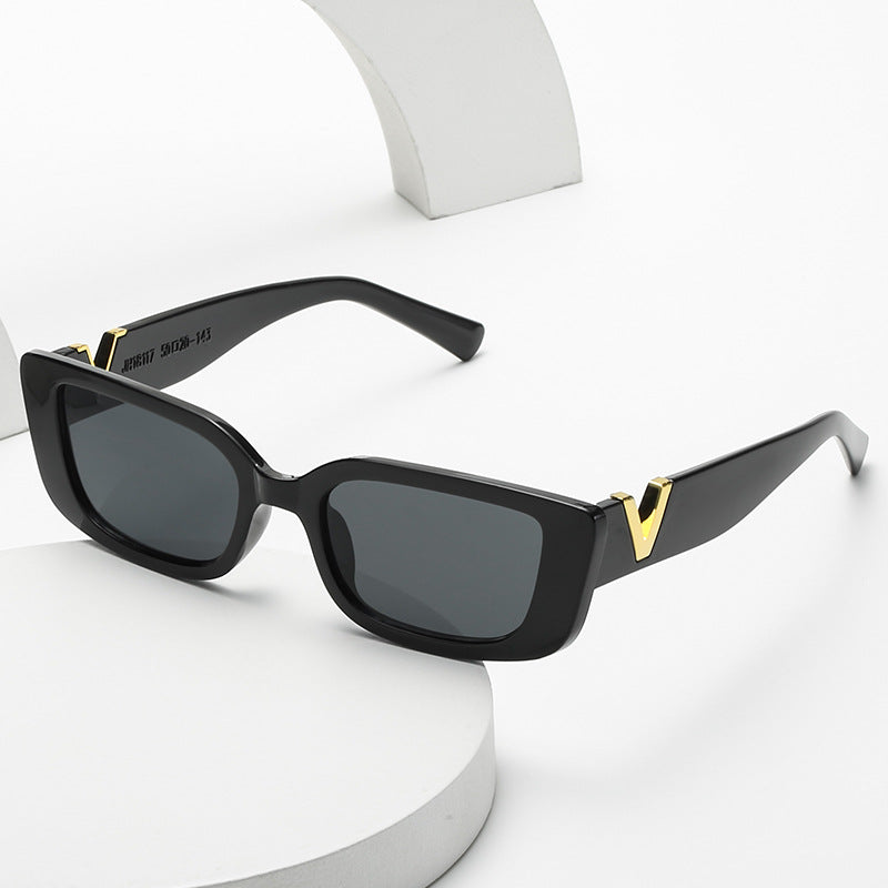 Women's fashionable sunglasses with trendy leopard print and sturdy frame Bowlift