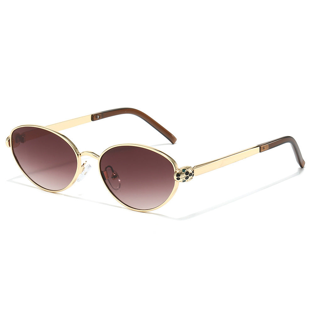 Chic Cat-Eye Sunglasses with Luxurious Gold Accents Bowlift