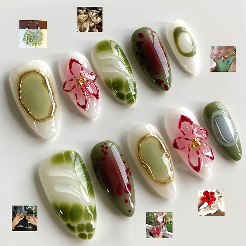Nail art set with elegant floral and golden accents Bowlift