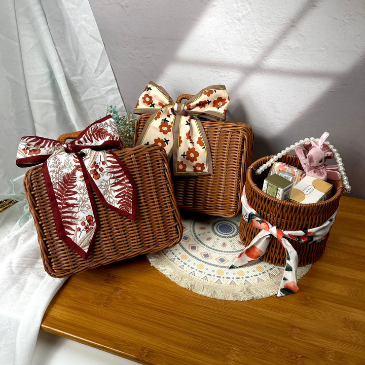 Women's handcrafted cosmetic storage case Bowlift