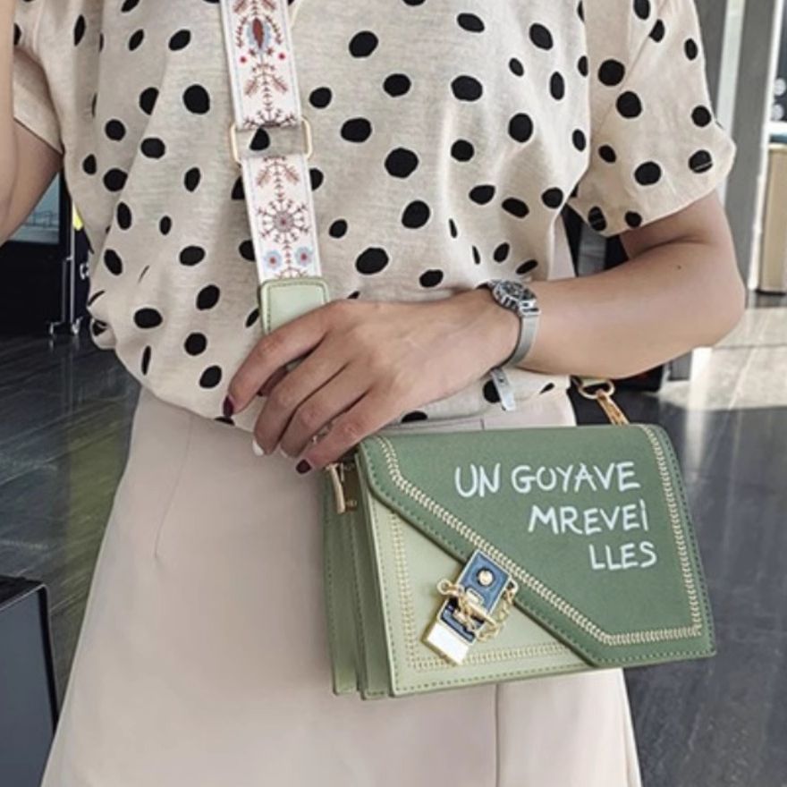 Fashionable Crossbody Bag Bowlift