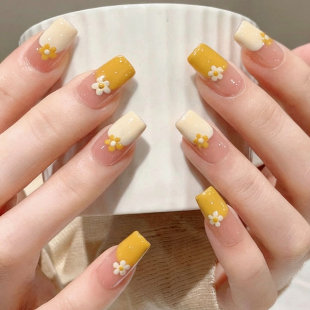 Whimsical Bear-Themed Press-On Nail Art Kit Bowlift