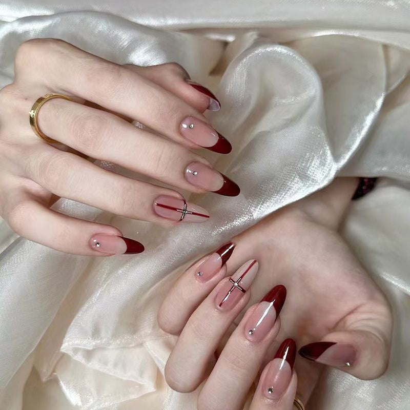 Elegant Press-On Nail Tips with Gold Accents Bowlift