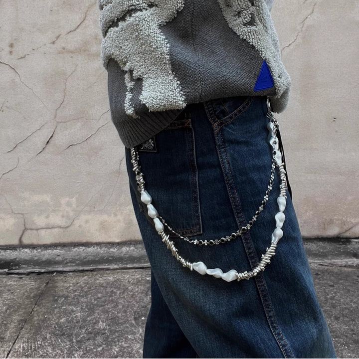 Fashionable chain belt with pearl and metal accents Bowlift