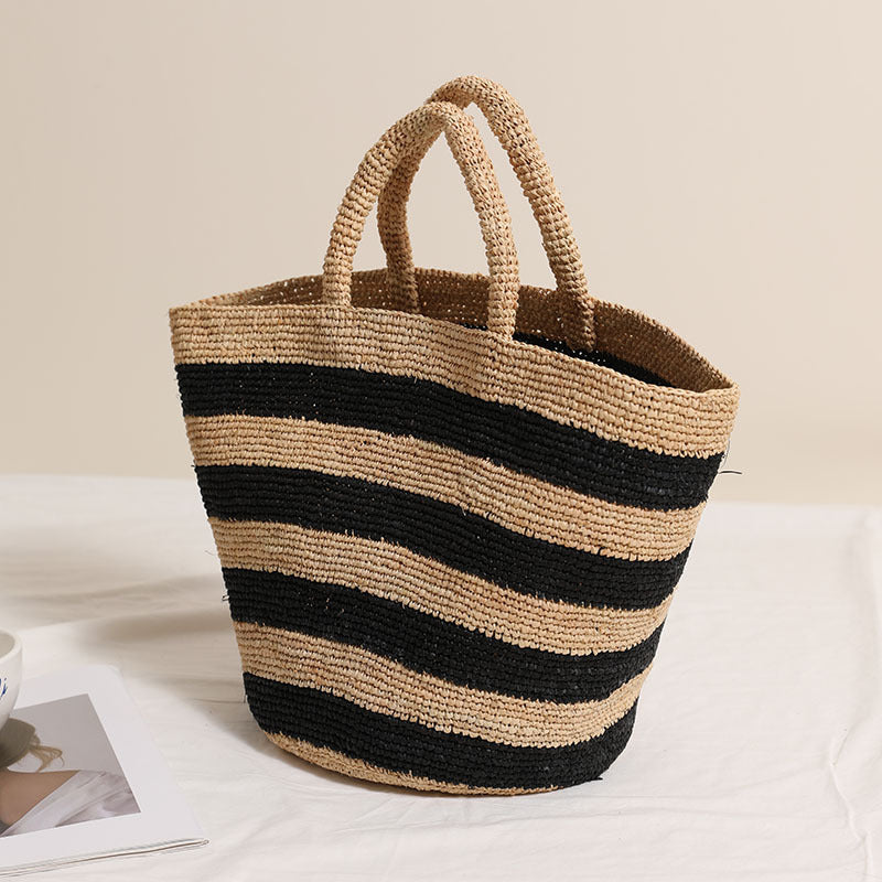 Braided beach bag with modern striped pattern Bowlift