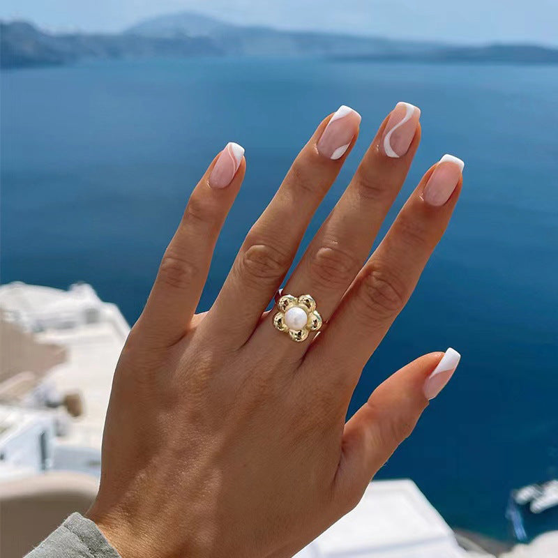 Artificial nails with floral minimalism Bowlift